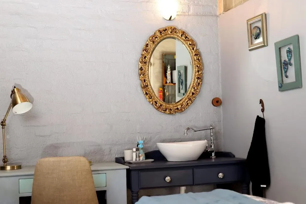 En-suite bathroom